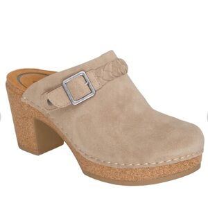 Aetrex Corey Tan Suede Slip On Clog Cork Heel Buckle Detail Size 7.5
